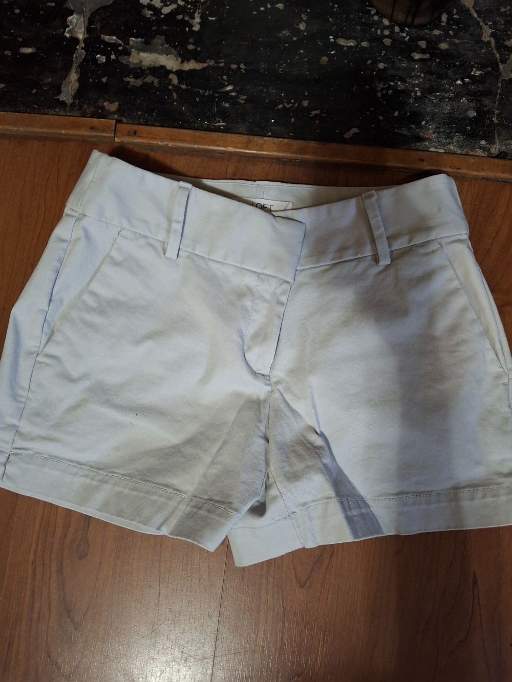LOFT Cream Ivory Tailored Shorts Size 0 4" Inseam (CFD 075)